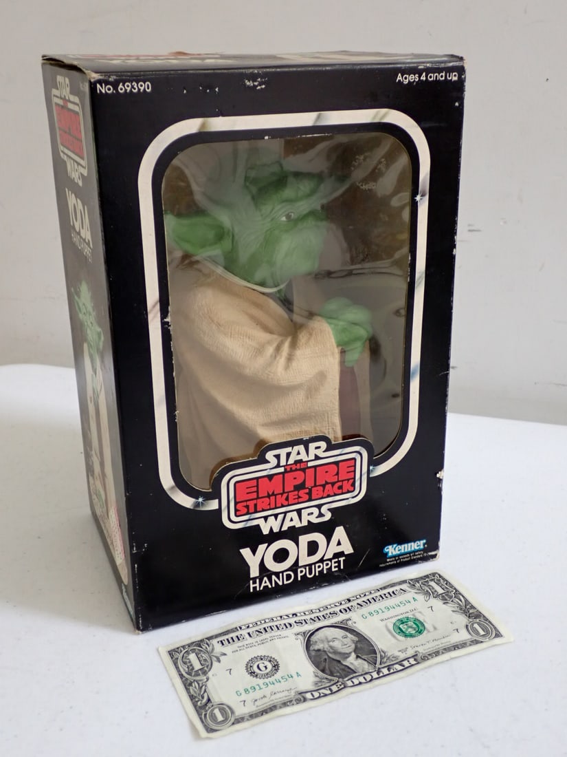 1980 Star Wars The Empire Strikes Back Yoda Hand Puppet (1 of 8)