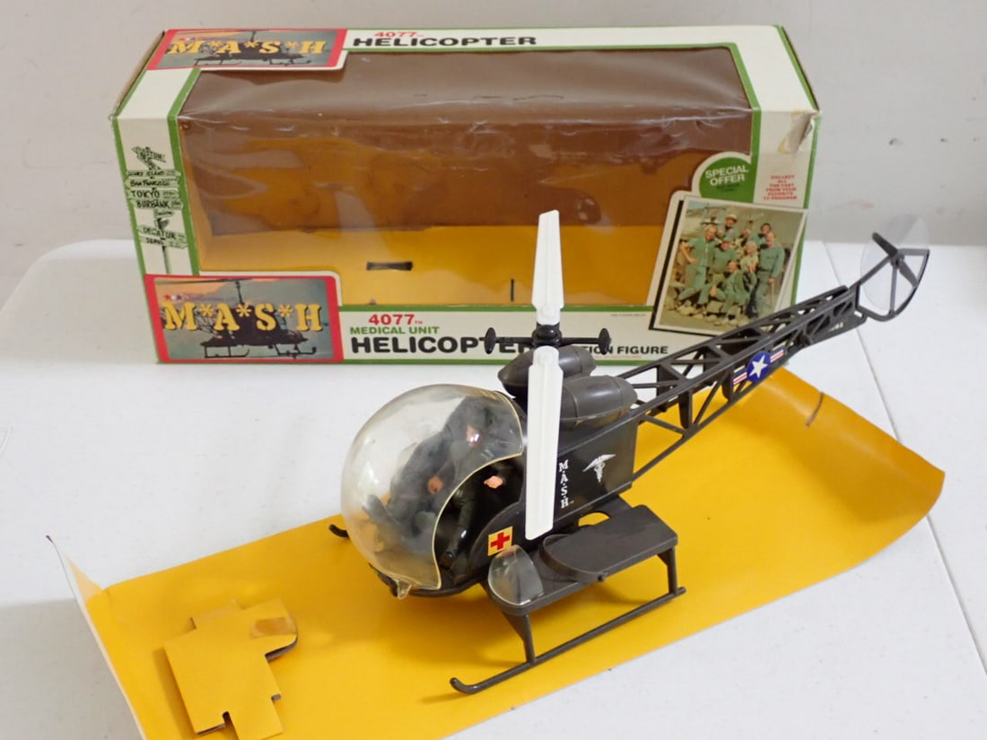 M.A.S.H. Mash 4077th Helicopter with Box #4082 (1 of 8)