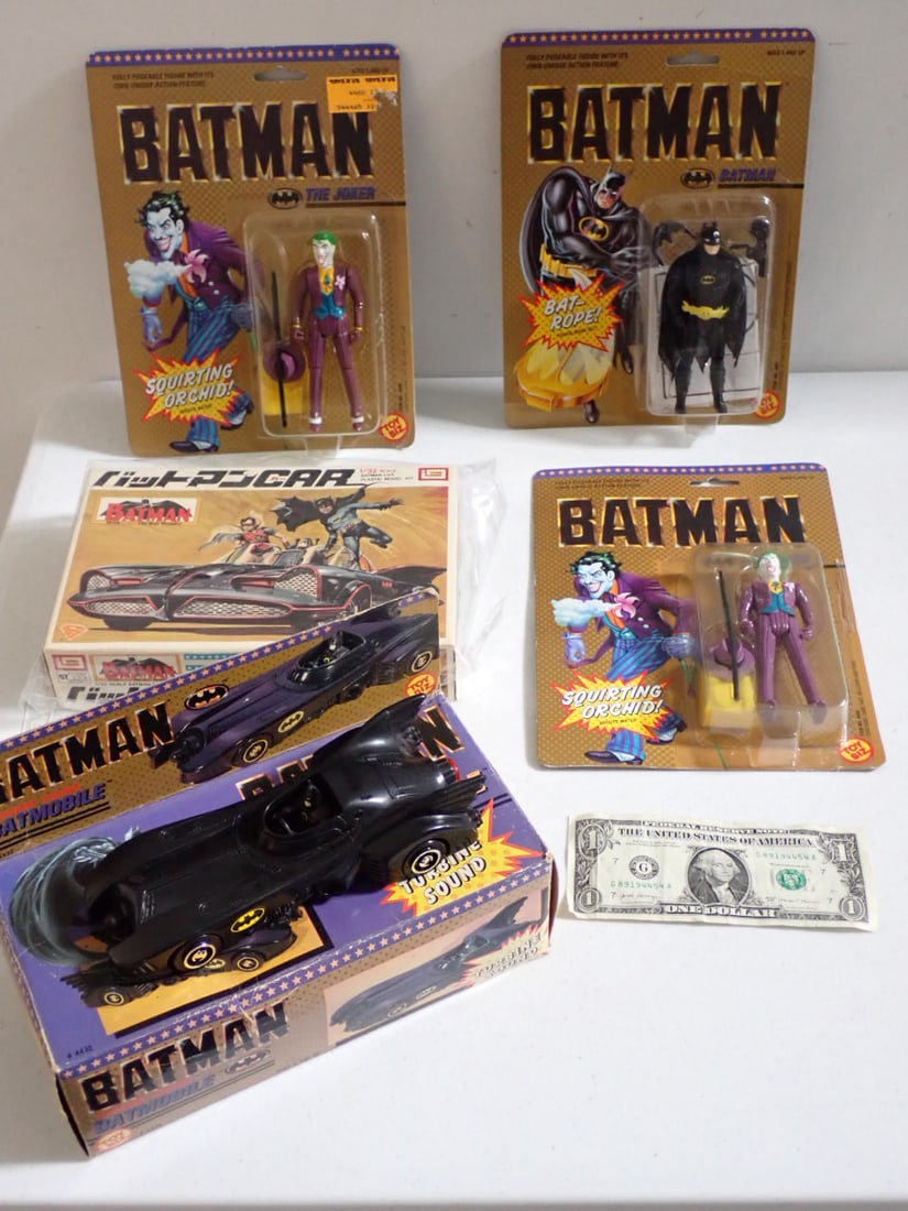 Imai Batmobile Model, Batmobile, Batman & Joker Figure (1 of 20)