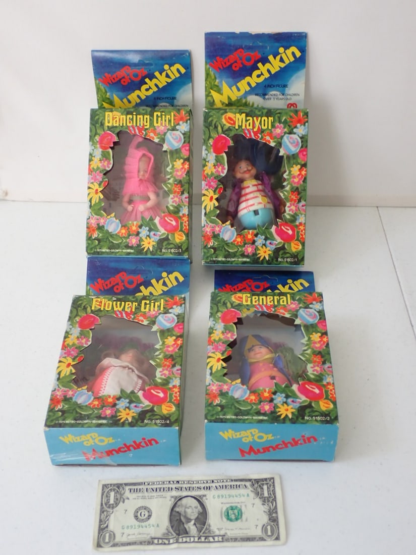 1975 Wizard of Oz Mego Munchkin Figures Set of 4 Unpunched (1 of 20)
