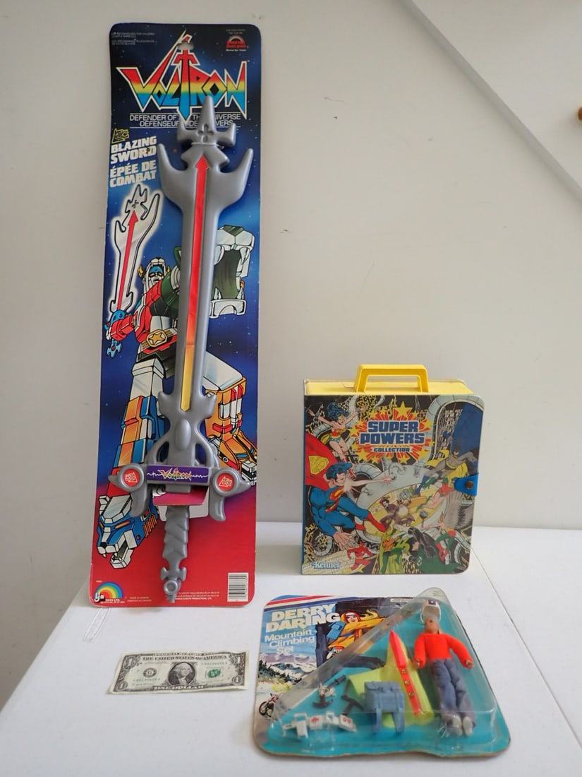 Defender of the Universe Sword, Derry Daring Climbing Set +: Action Figure Case. 1984 Voltron Defender of the Universe Blazing Sword by LJN Toys Limited on Original Card. Has some creasing but good condition. Decal on Sword is loose but good condition. Sword is
