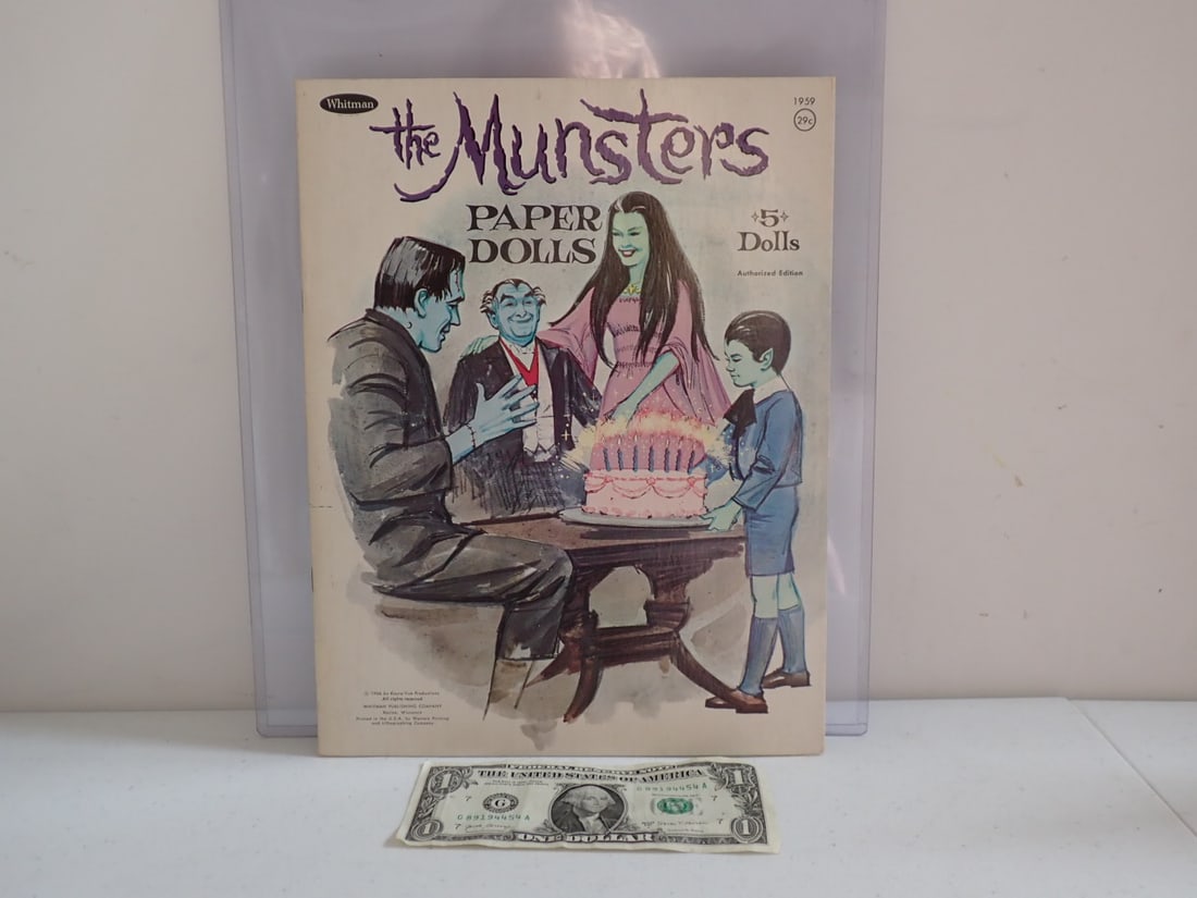 Original UNCUT "The Munsters" Paper Dolls Book 1966 (1 of 10)