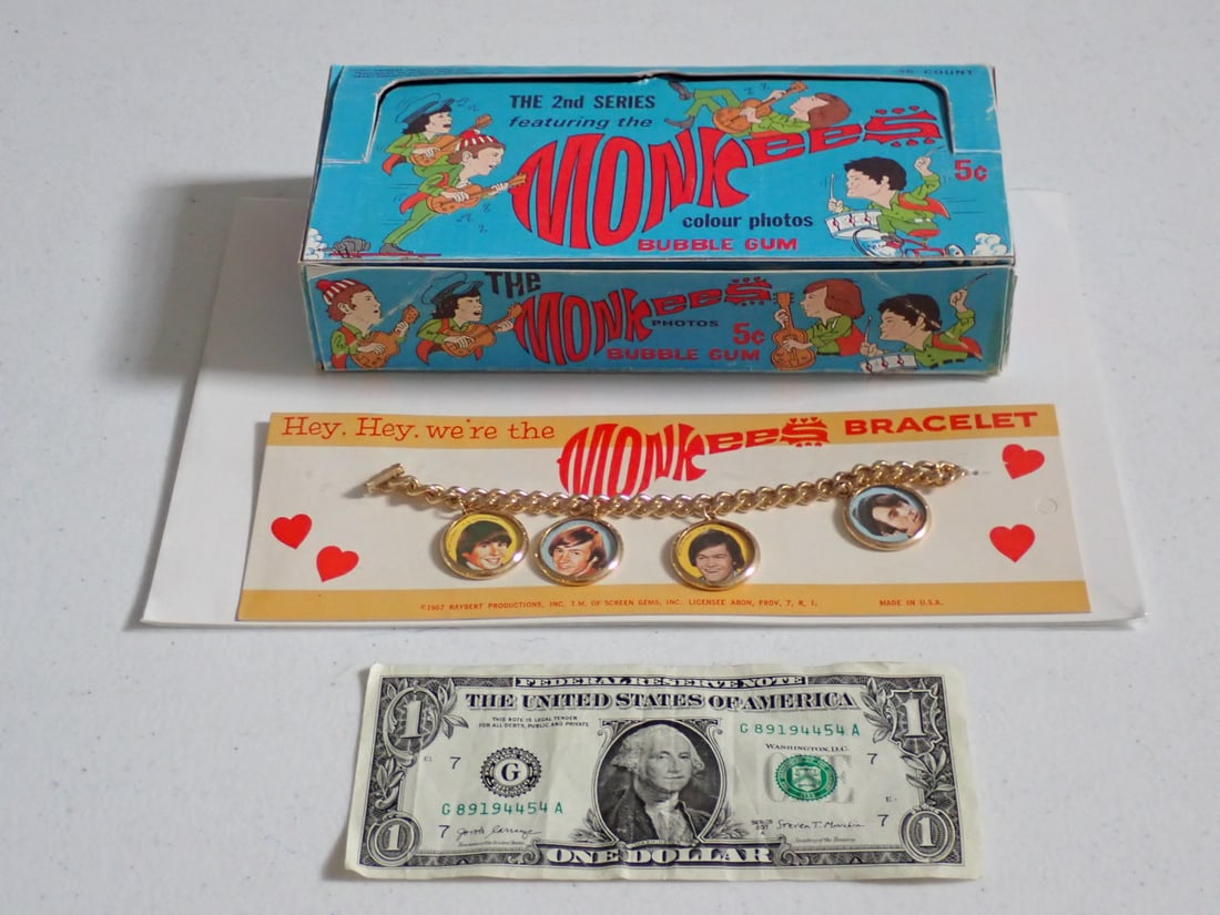1967 Monkees Second Series Card Box and Bracelet Mint on card (1 of 10)