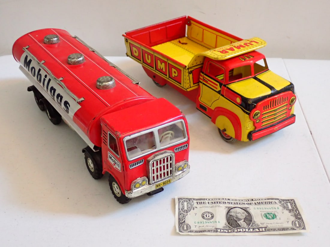 Marx Lumar Construction Dump Truck & Mobilgas Friction Truck (1 of 18)