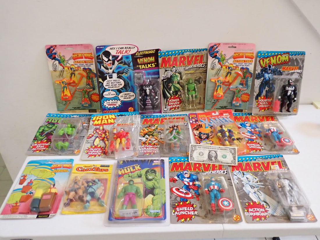 Marvel Comics Action Figures, Tops and Cake Toops (1 of 11)