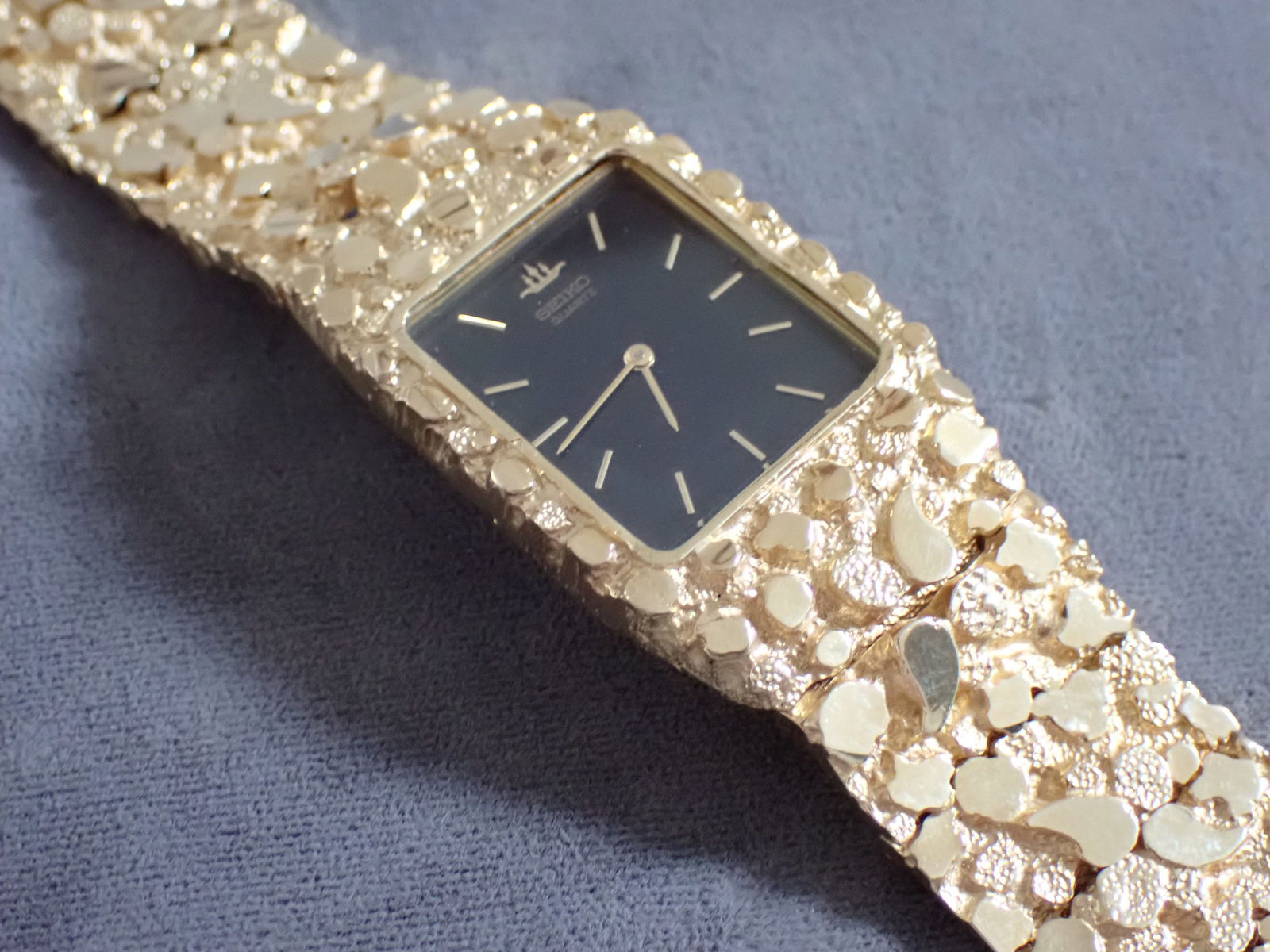 Tests 10K - 14K Nugget Design Seiko Quartz Watch (1 of 9)