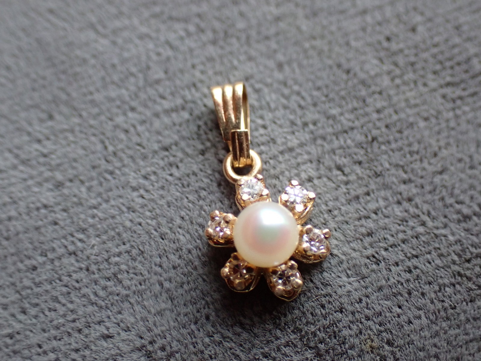 Pearl and Diamond Pendant - 10K - Pearl Single: - Total Grams - .6