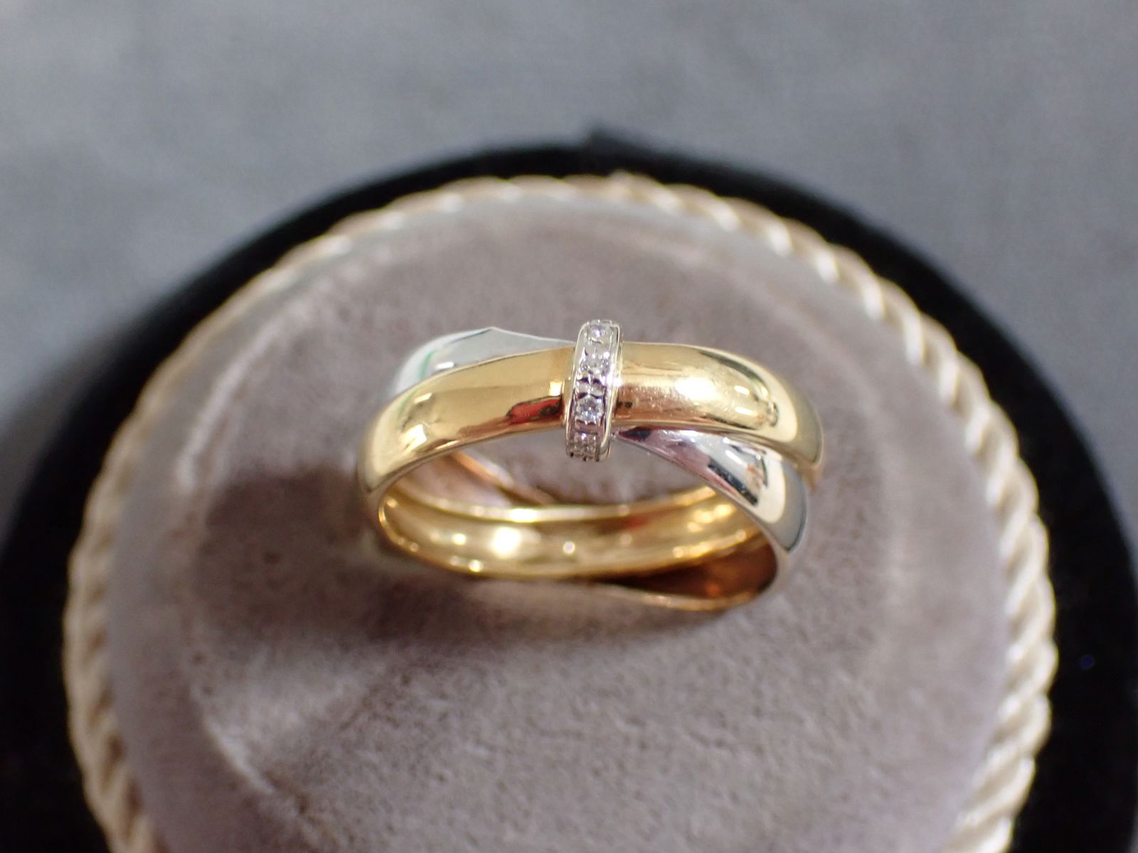 750 Italy 18K Two Tone Diamond Ring - Size 9 (1 of 4)