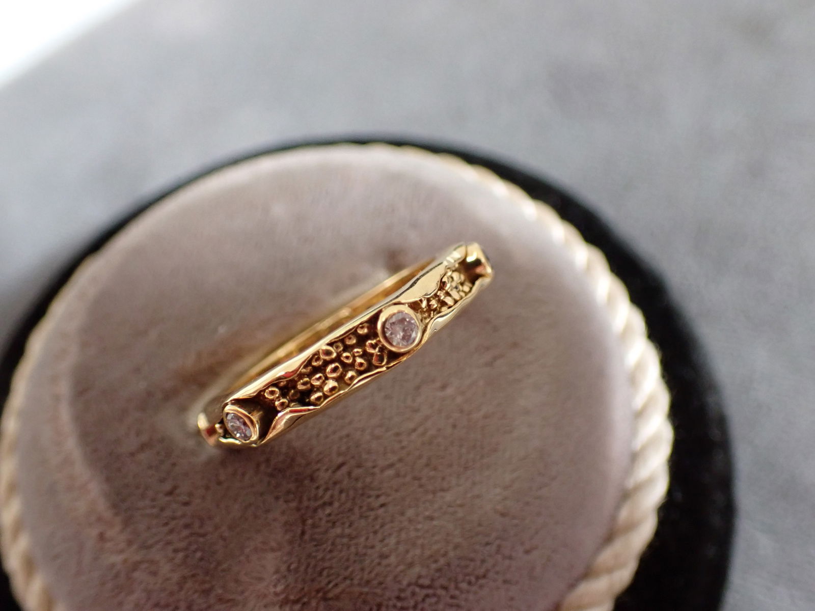 CG 18K Ring with Diamonds - Size 6 1/2: - Total Grams - 5.4