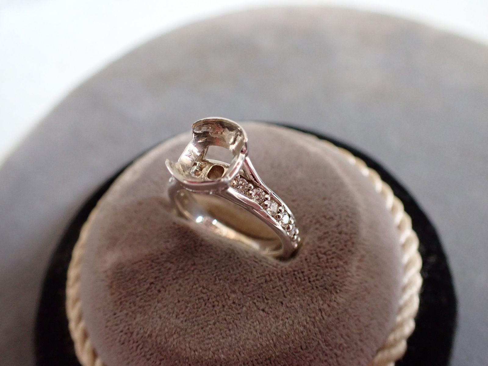 ARARAT 14K White Gold and Diamond Ring - No Center Stone -Size 5 1/2 (1 of 3)