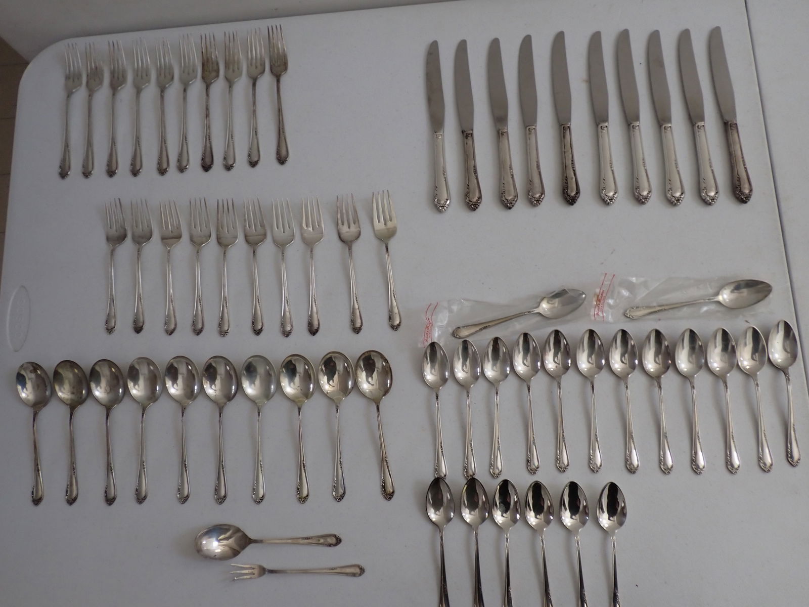 Reed & Barton Dancing Flowers Sterling Flatware Set (1 of 14)