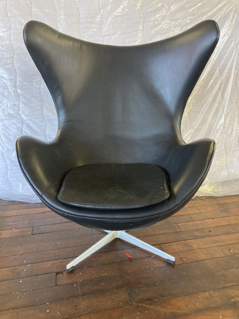 Arne Jacobsen for Fritz Hansen Leather Egg Chair (1 of 9)