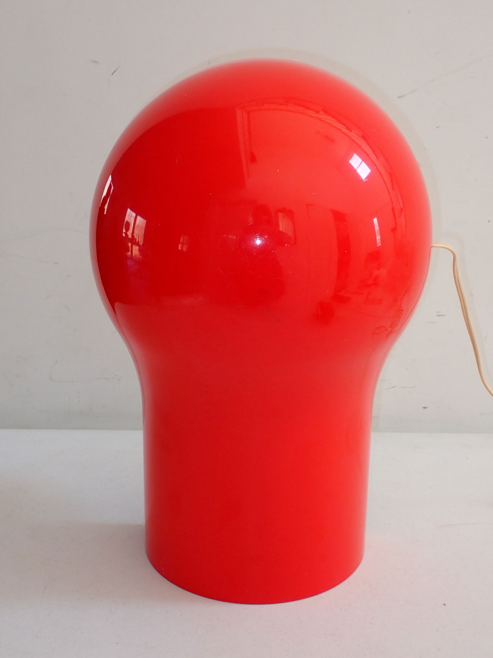 Modern Design Red and White Lamp (1 of 9)