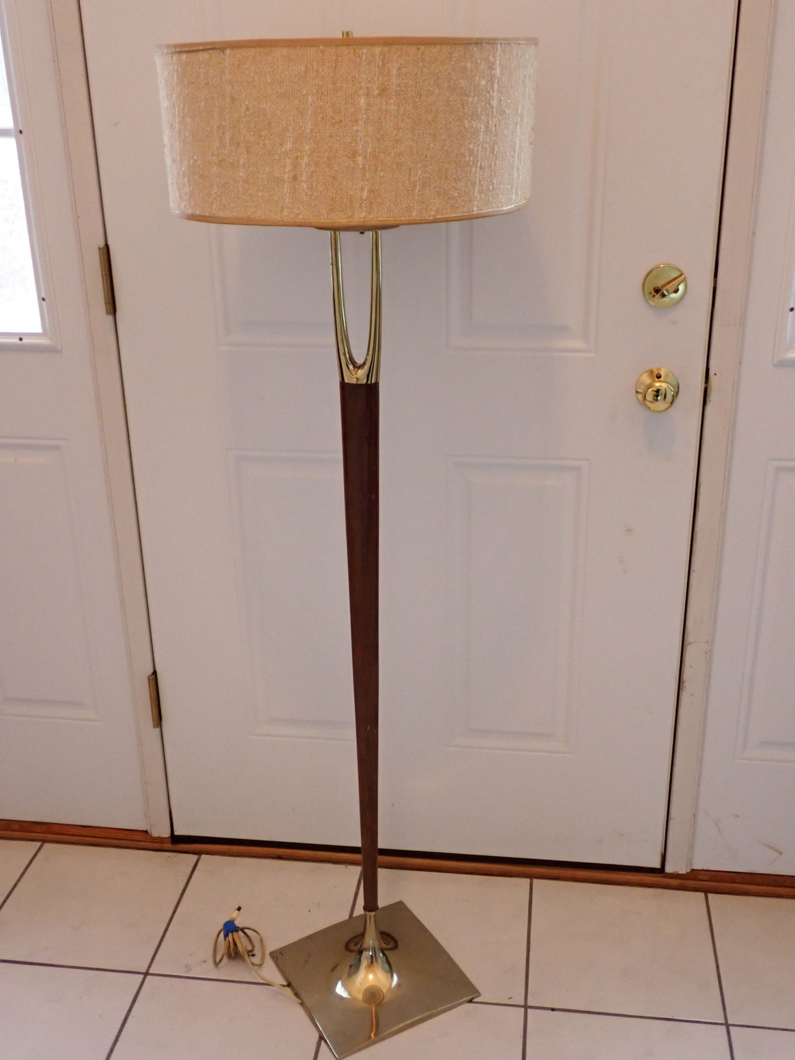 Mid Century Modern Teak and Metal Wishbone Floor Lamp (1 of 19)