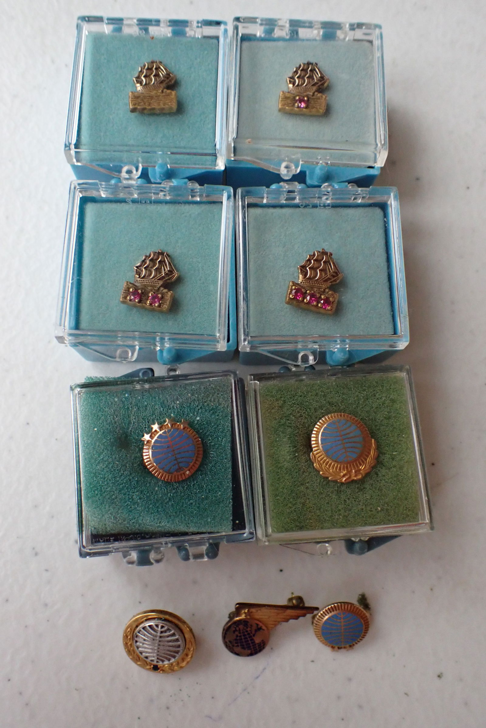 Pan Am Clipper Ship Lapel Stewardess Pins & Globe Pins (1 of 19)