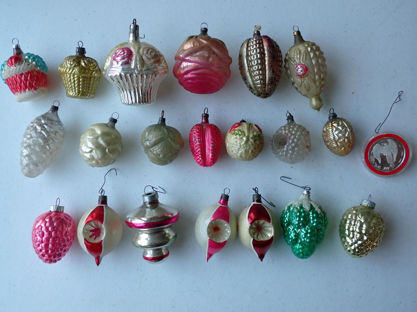 20 Antique and Vintage Christmas Ornaments & Silver Coin (1 of 19)