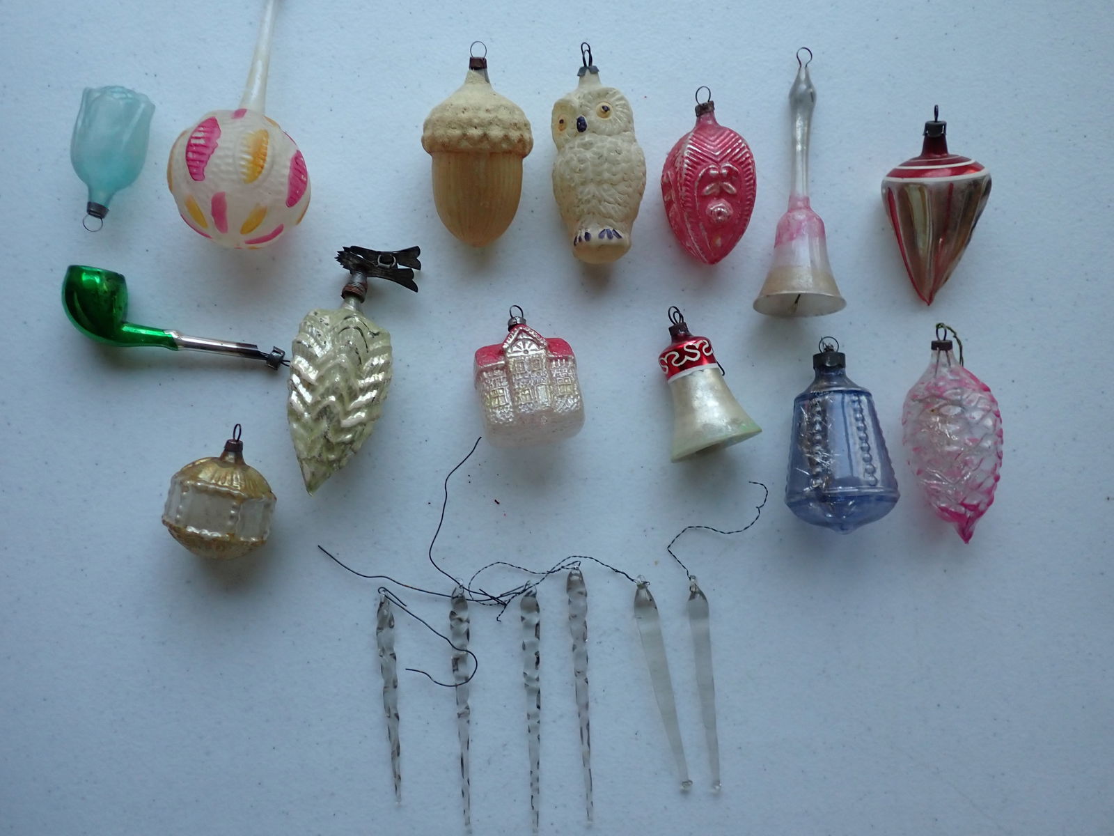 14 Antique and Vintage Christmas Ornaments & Icicles (1 of 17)