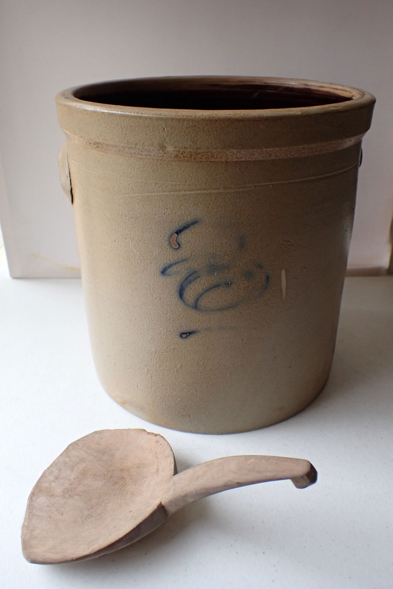 3 Gallon Stoneware Crock with Blue Cobalt Design (1 of 14)