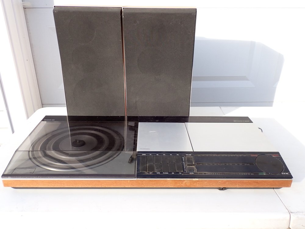 Bang & Olefsen Stereo System (1 of 11)