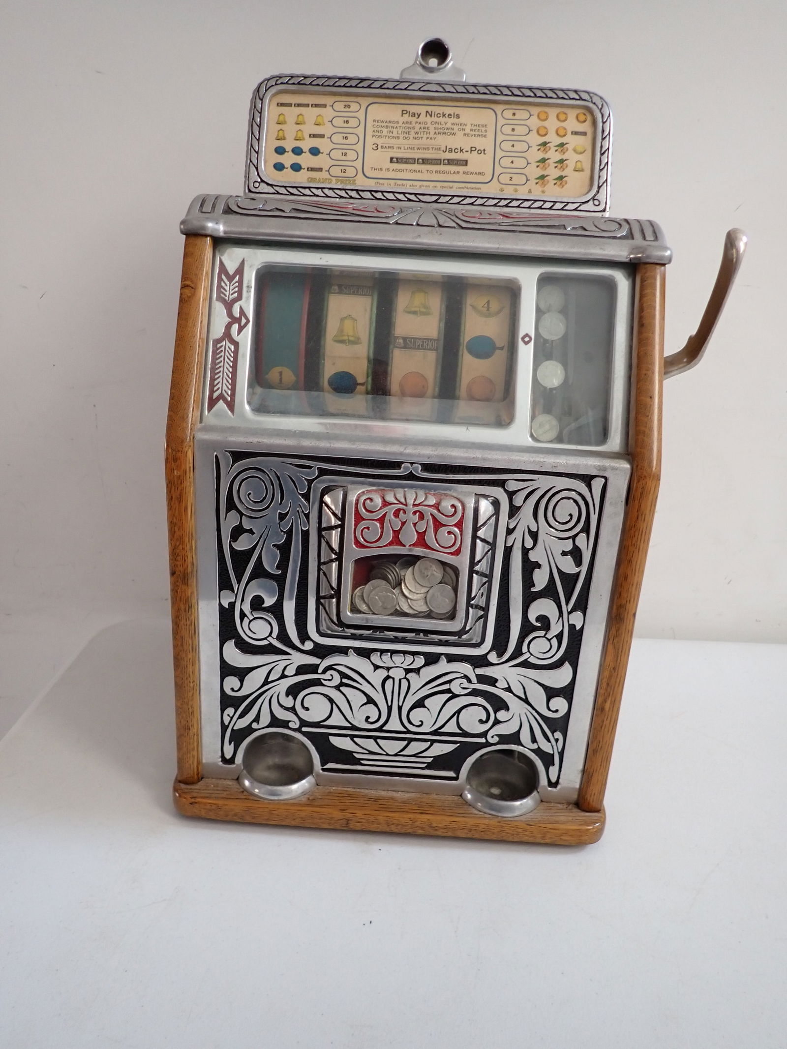 Vintage Caille Bros Nickel Slot Machine (1 of 12)