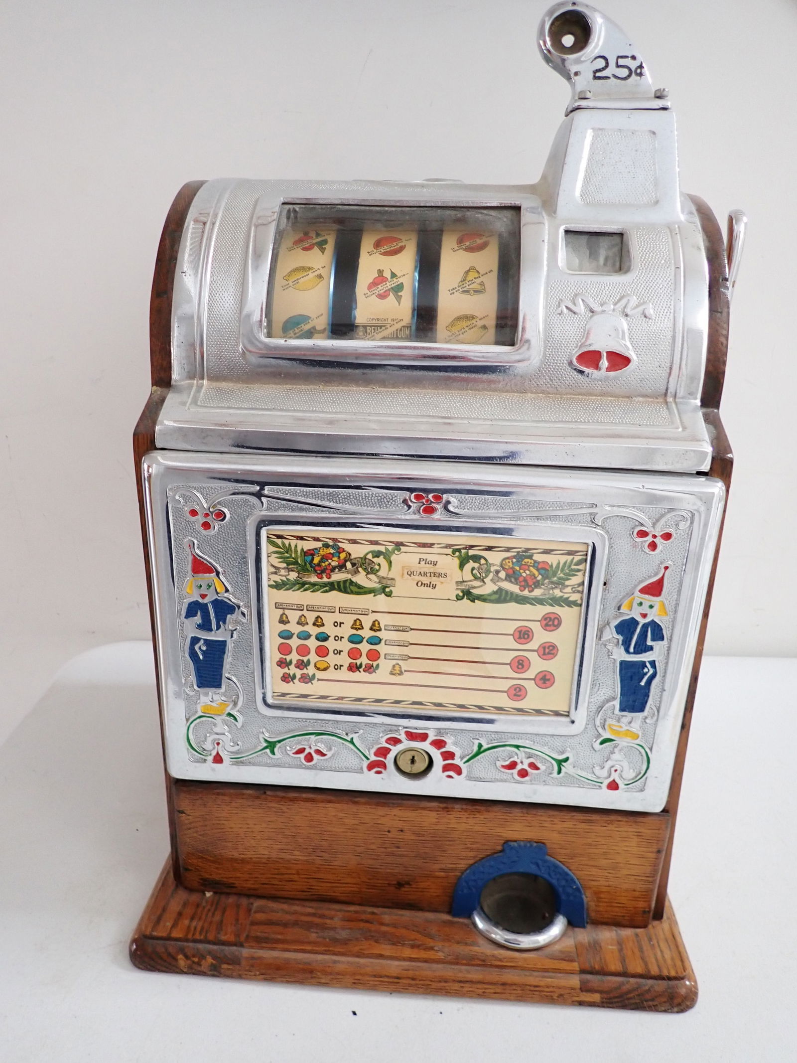 Vintage Mills Novelty Quarter Slot Machine (1 of 13)