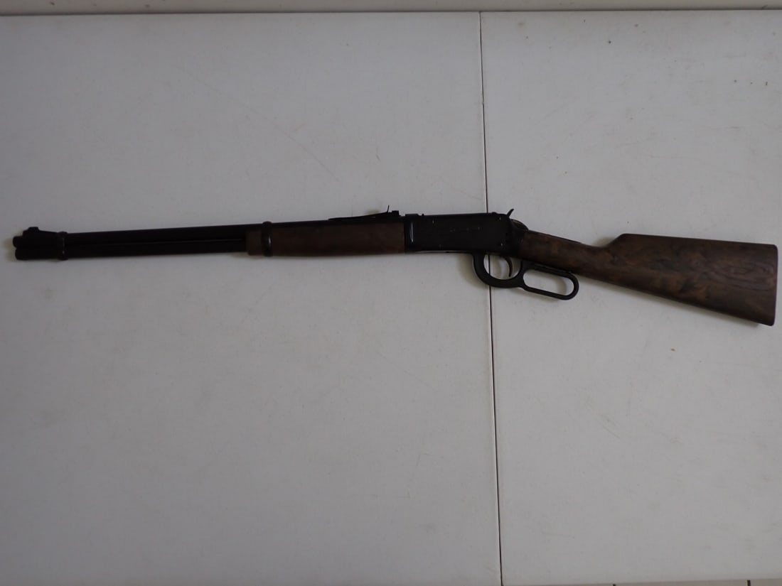 Daisy Model 1894 BB Gun: Plastic stock. 38" Barrel 19"