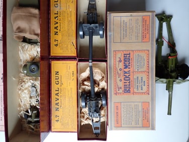 Britain Royal Howitzer, Britain 4.7 Naval Guns & Anti-Tank Guns in Boxes