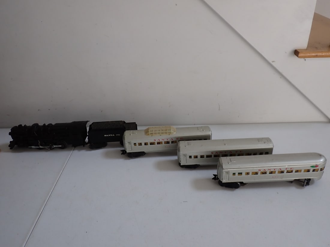 Marks #36256 Electric Train in Box: 464 Engine #1829 with tender, 3 Metal Sante Fe passenger cars,(3152 Dome Car, 3152 Passenger car, 3197 Streamline rear car) Marked L. Capitan, with transformer and track