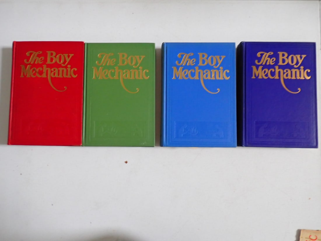 4 Volume set "The Boy Mechanic" 1929 copyright, by Popular Mechanics: Books of projects and things to construct. Volume 1 Copywrite 1929, Volume 2 Copywrite 1915, Volume 3 Copywrite 1919, Volume 4 Copywrite 1925. Books have light wear on binding, otherwise very good con