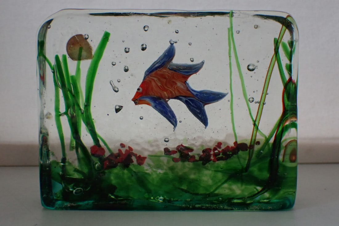 Aquarium Glass Plaque Paperweight: the design with a red & blue fish, green seaweed, brown-red rocks and trapped air bubbles. Murano silver paper label. 5 1/8" wide x 1 1/2" deep x 3 3/4" high. No significant damage. Light wear from us
