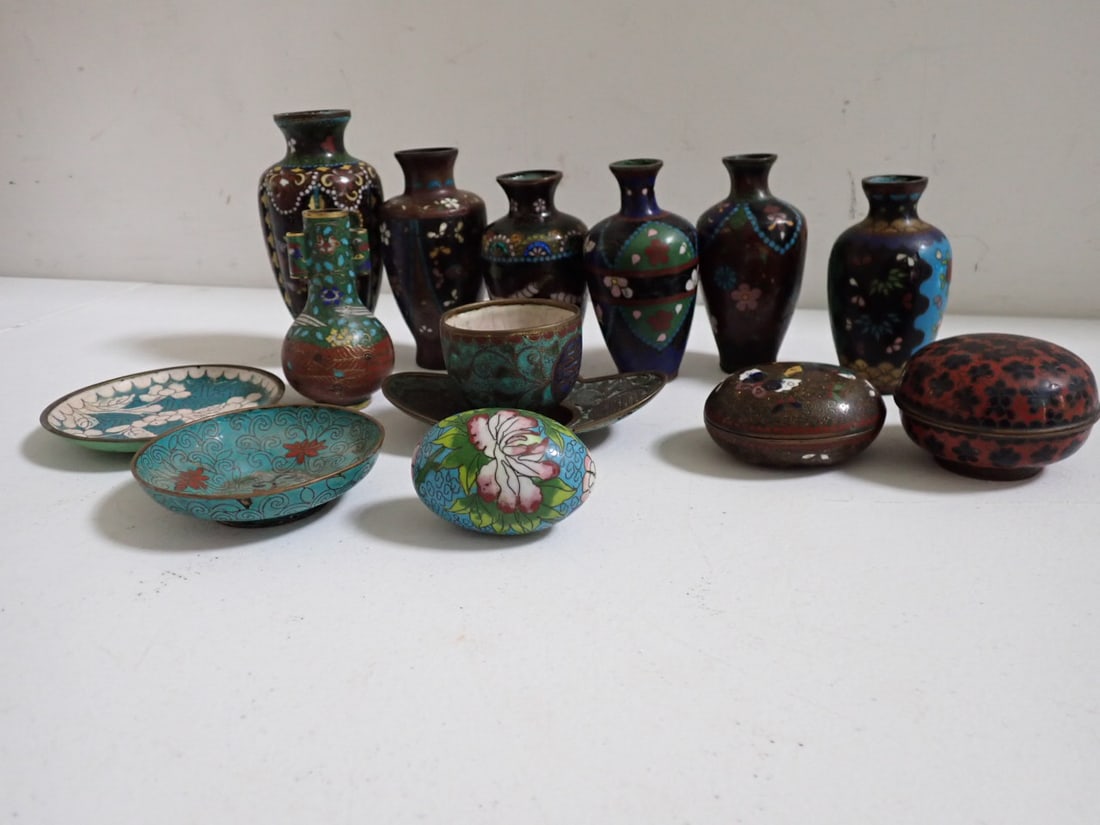 Miniature Cloisonne vases, pill boxes, egg, plates: 12 pieces in total -Vase sizes (3 1/4" to 5")