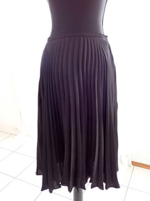 Ruti Black pleated mid length skirt New/Tags Size 0