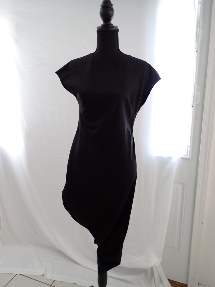 Ruti Black Dress Size 0. Multi colors tunic Size 0: RUTI black size 0. Multi colored tunic Size 0. Height to top of Mannequin is 68".