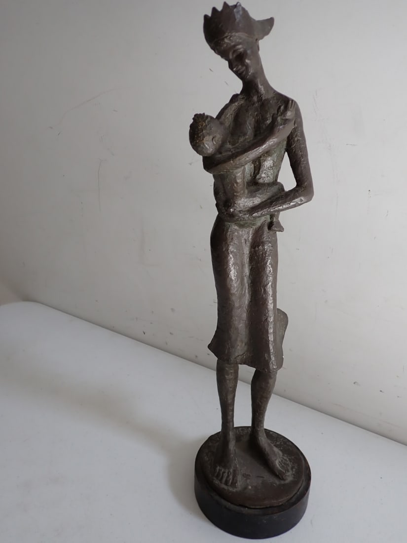 Mother and Child Bronze statue signed Medrich (1 of 9)