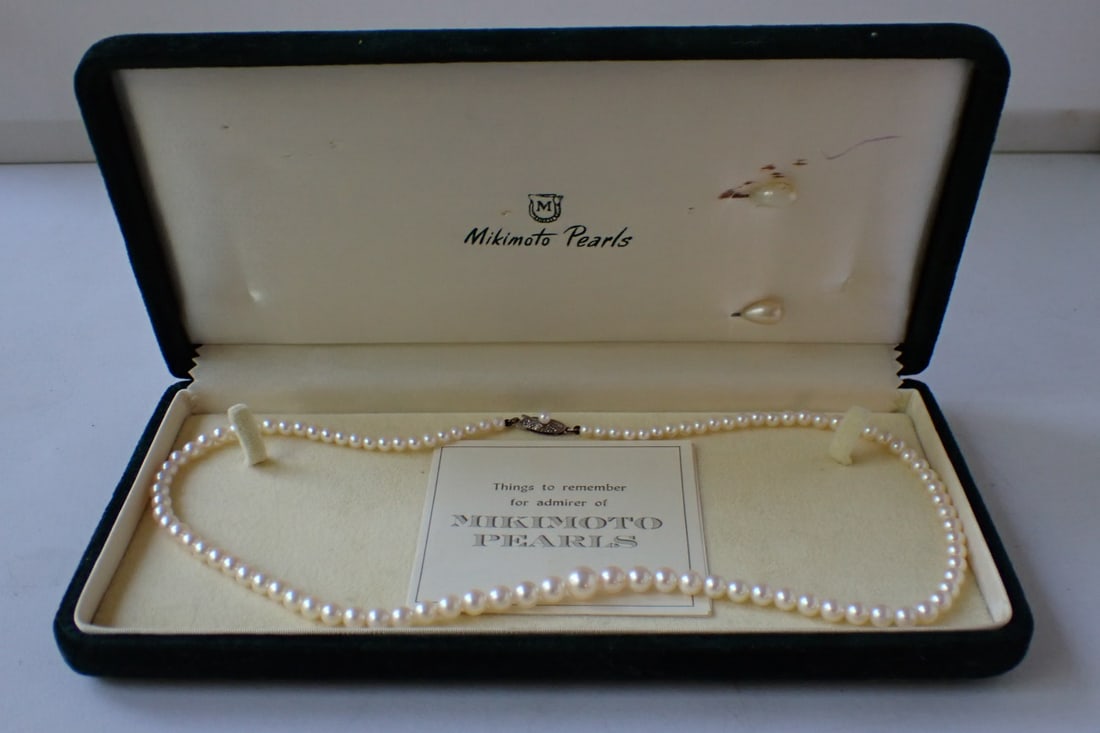 18" Signed "M" Mikimoto Pearls in Box: 18" Signed "M" Mikimoto Pearls in Box