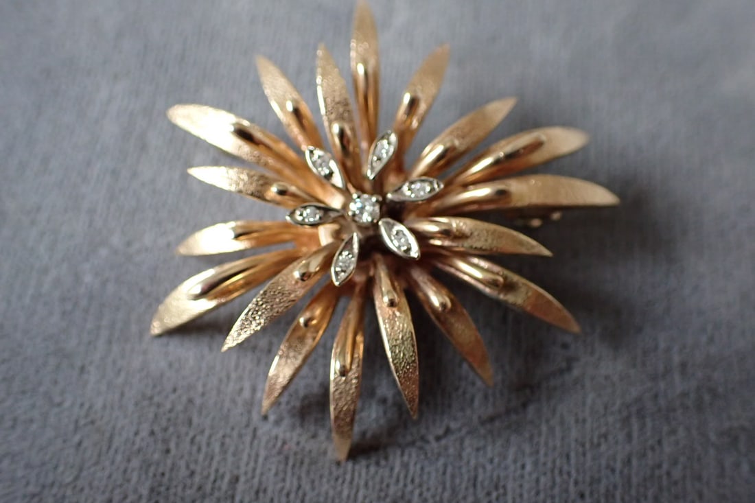 14K & Diamond Flower Pin - Small Diamonds (1 of 4)