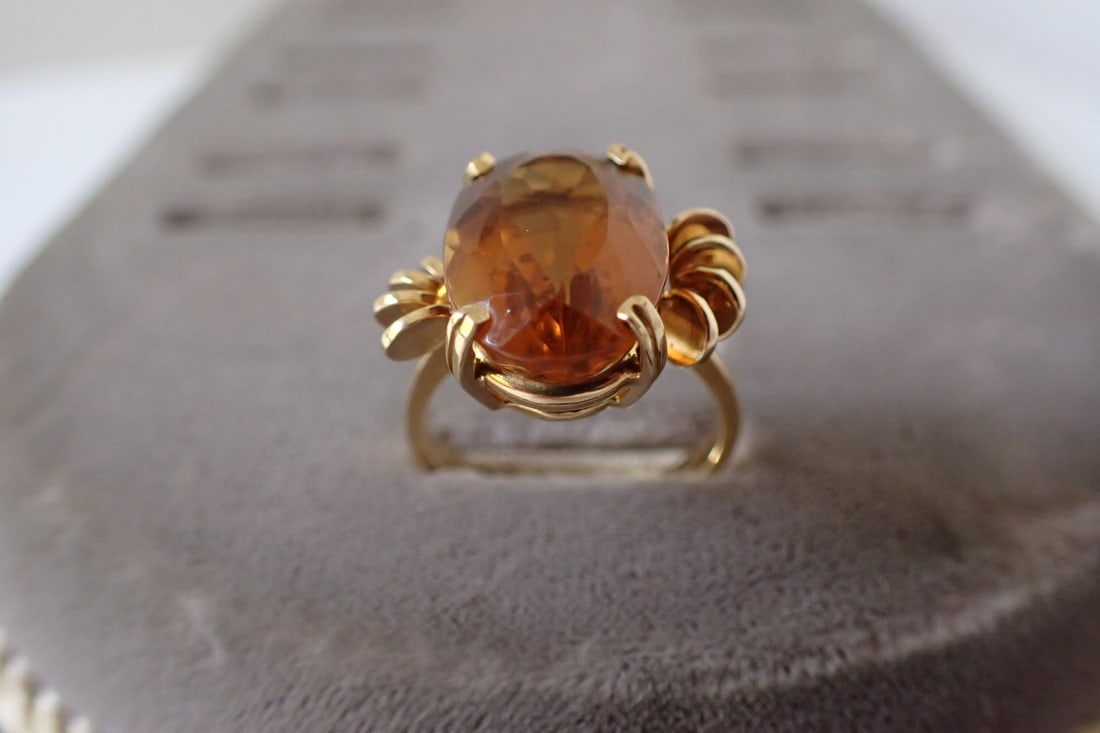 Marked 750 18K Gold Ring with Amber Colored Stone (1 of 8)