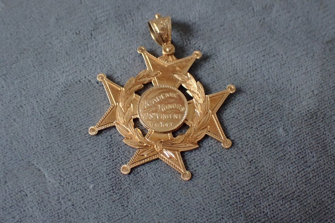 14K Academic Honors M. St. Vincent New York Pendant (1 of 7)