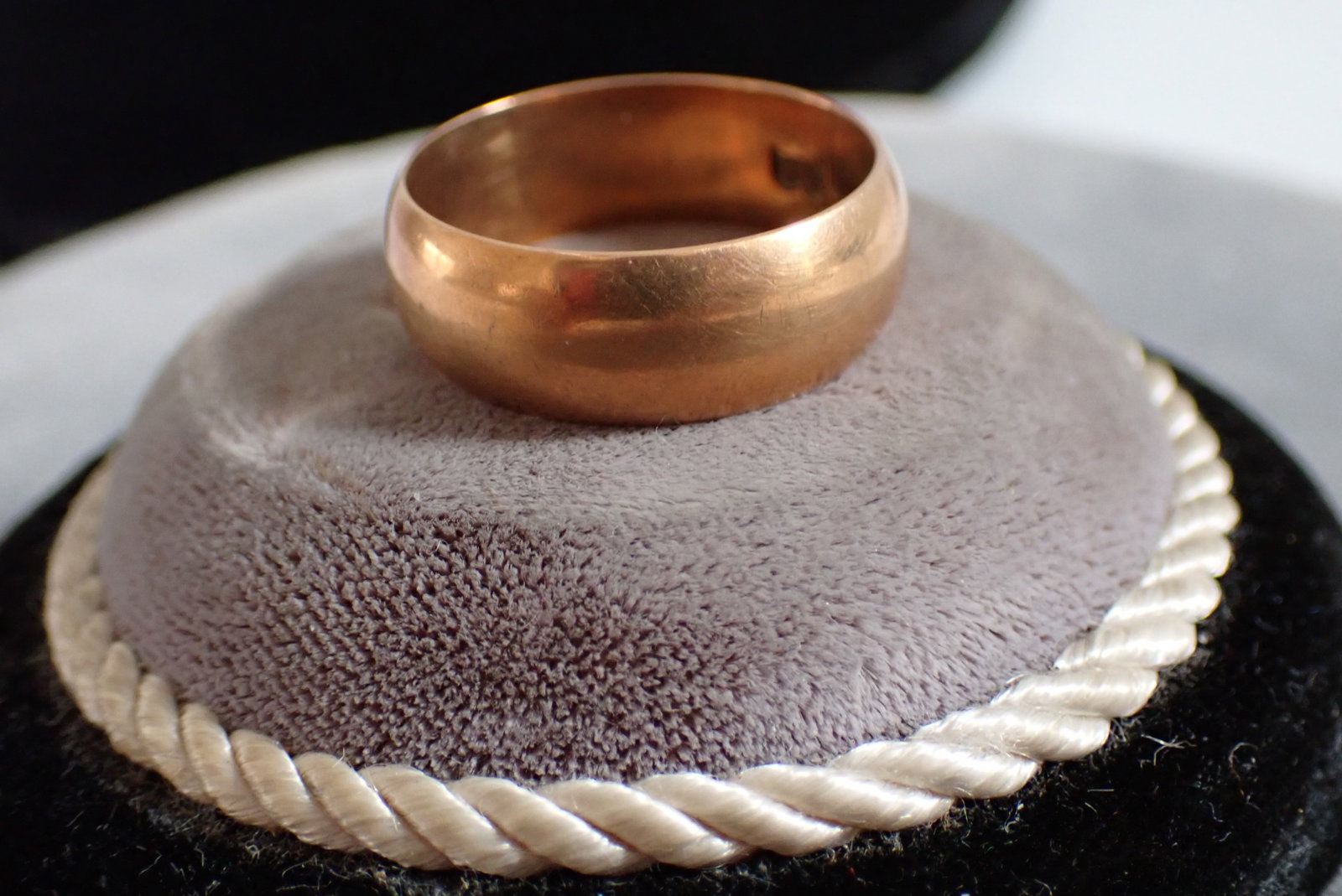 12K U.K. Band: Total Weight - Grams - 8. Size 10