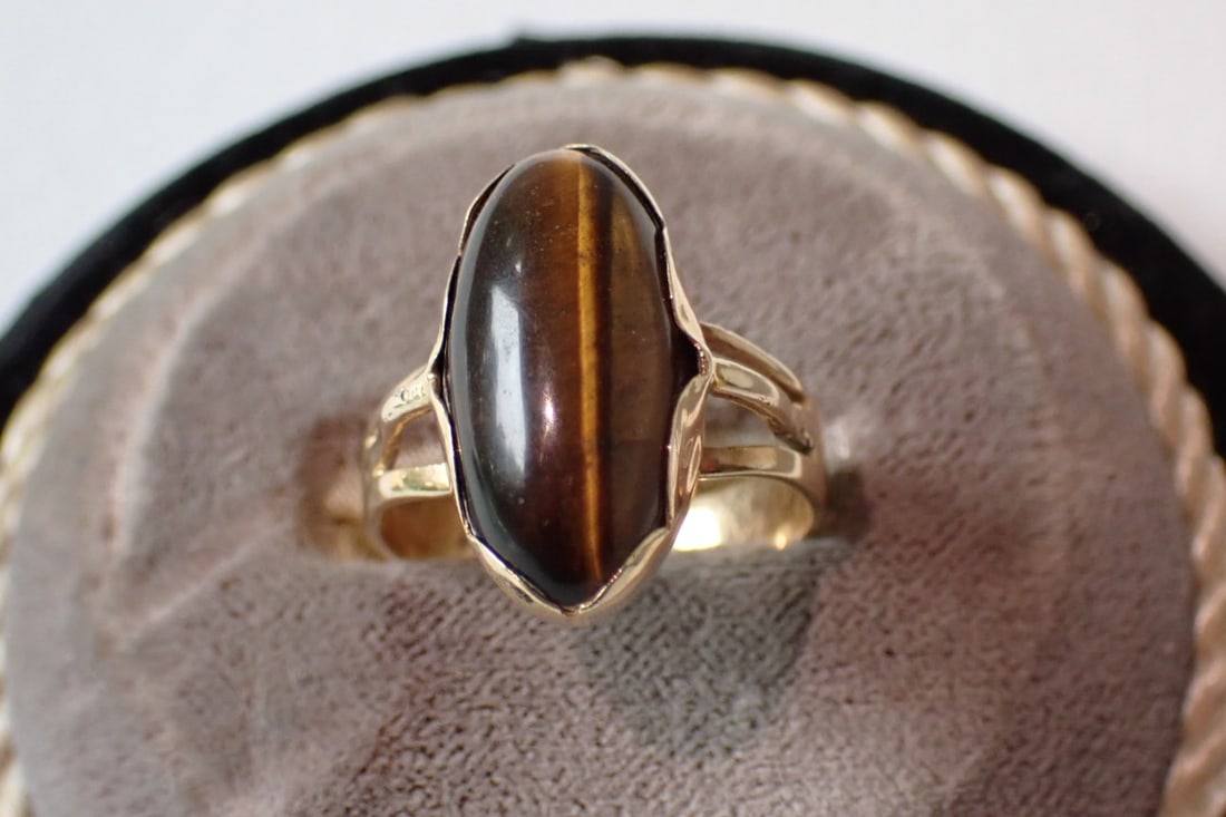 10K Gold Synthetic Tiger Eye Ring (1 of 4)