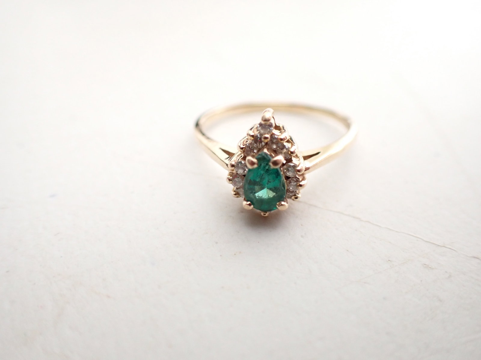 14K Emerald & Diamond Ring: 3 Grams - Size: 9 1/4