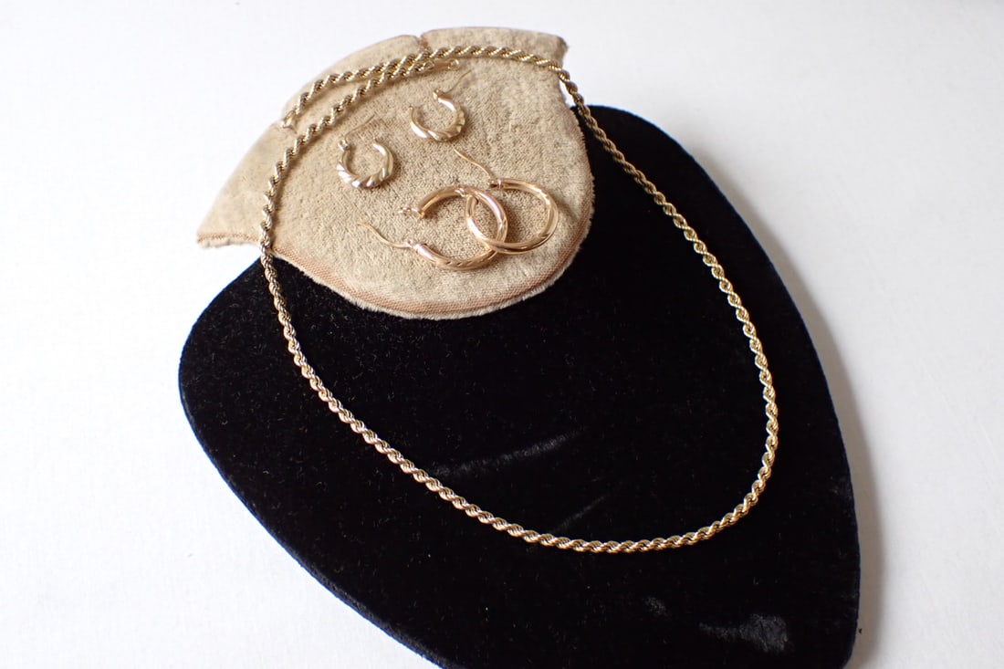 10K 18" rope chain (no clasp) & 2 Pr. Of Earrings (1 of 11)