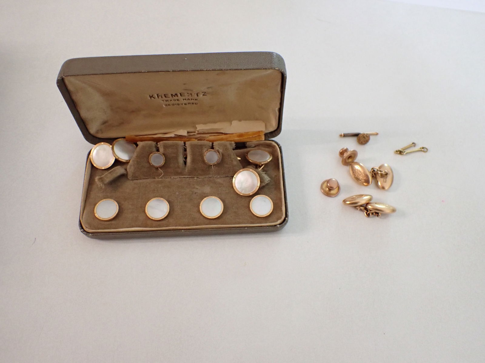 10K Gold Cuff Links with Krementz Gold Plated Tie Tacks in Box (1 of 18)