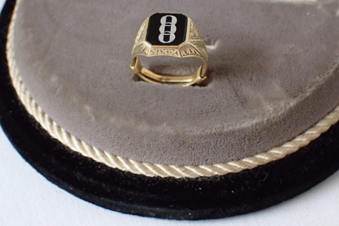 10K & Onyx Ring (1 of 10)