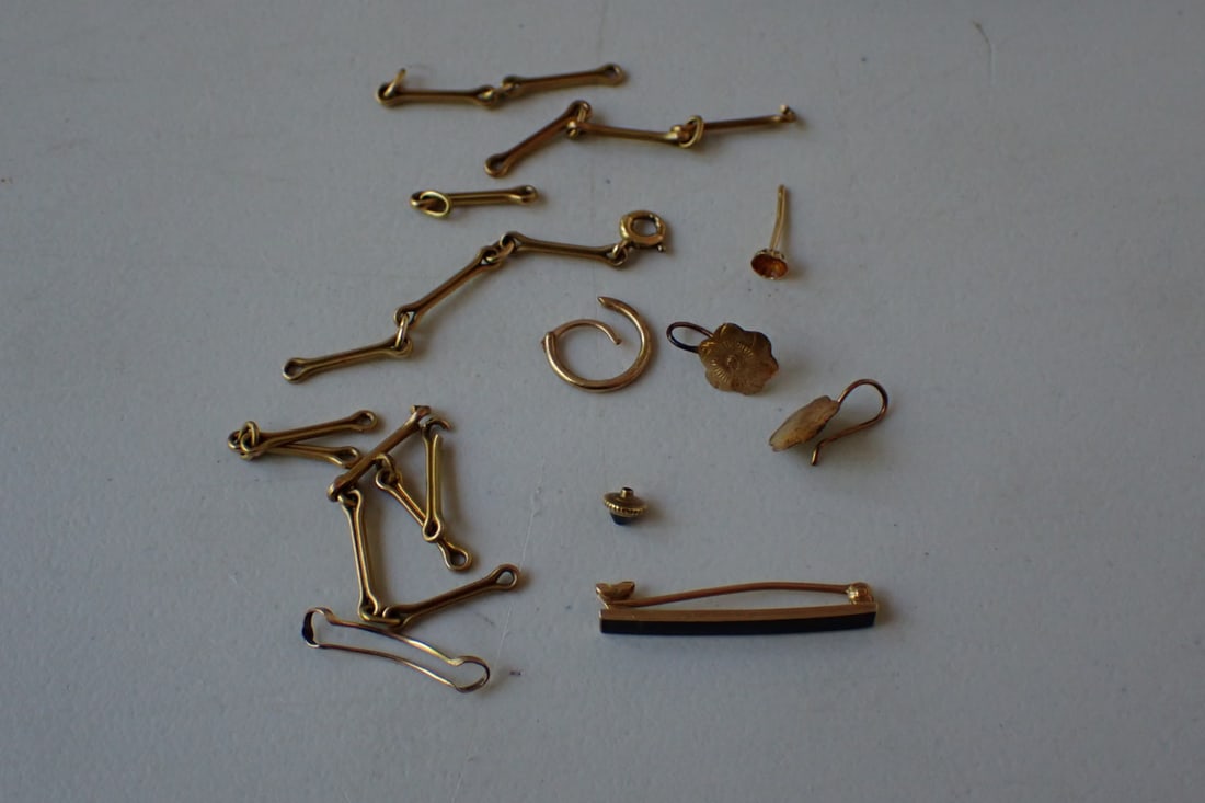 Gold Bar Pin & Gold Scrap Links, etc. (1 of 13)