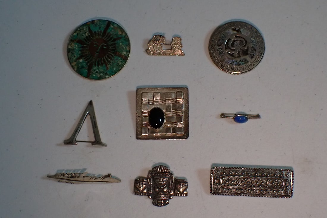 (2) Round Hechoen Mexicode Pin 925 Silver, Onyx Pin, 925 Pin, Others: Hecheon Pin 925, Sterling & Onyx Pin, 925 & Sterling Pins, 2 Pins Marked 0900