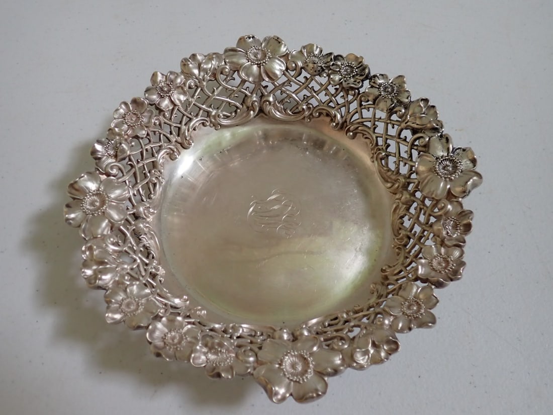 Floral Sterling Bowl with Open Work 7 1/2" (1 of 8)