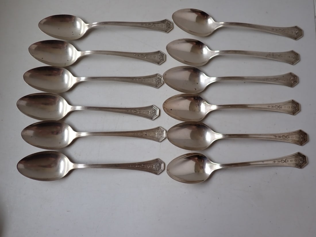 12 Sterling Silver Reed & Barton Dorothy Quincy Teaspoons: Sterling Silver Reed & Barton teaspoons (12 pcs), Dorothy Quincey Pattern, Hallmark Reed & Barton, Pat Appd. for Monogrammed. 7.9 troy ounces