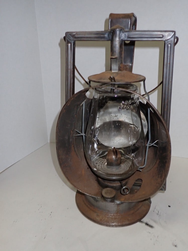Dietz Pennsylvania Railroad handled lantern: 14 1/2" marked PRR on handle has some surface rust.