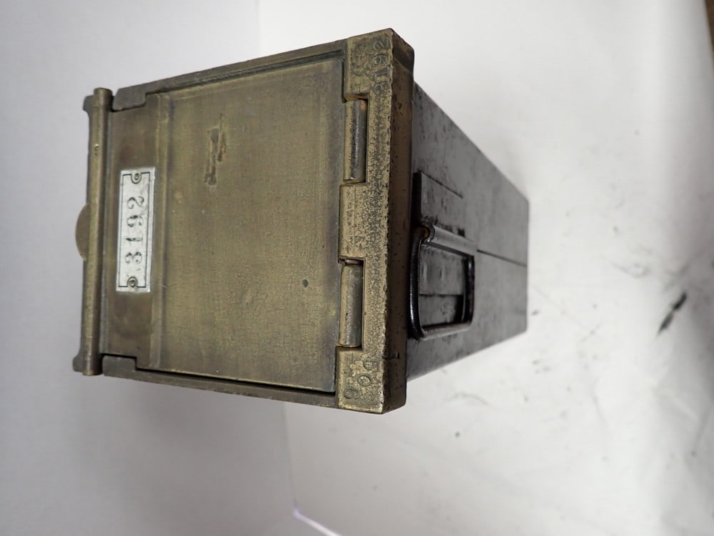 Trolley Safe deposit box (1 of 3)